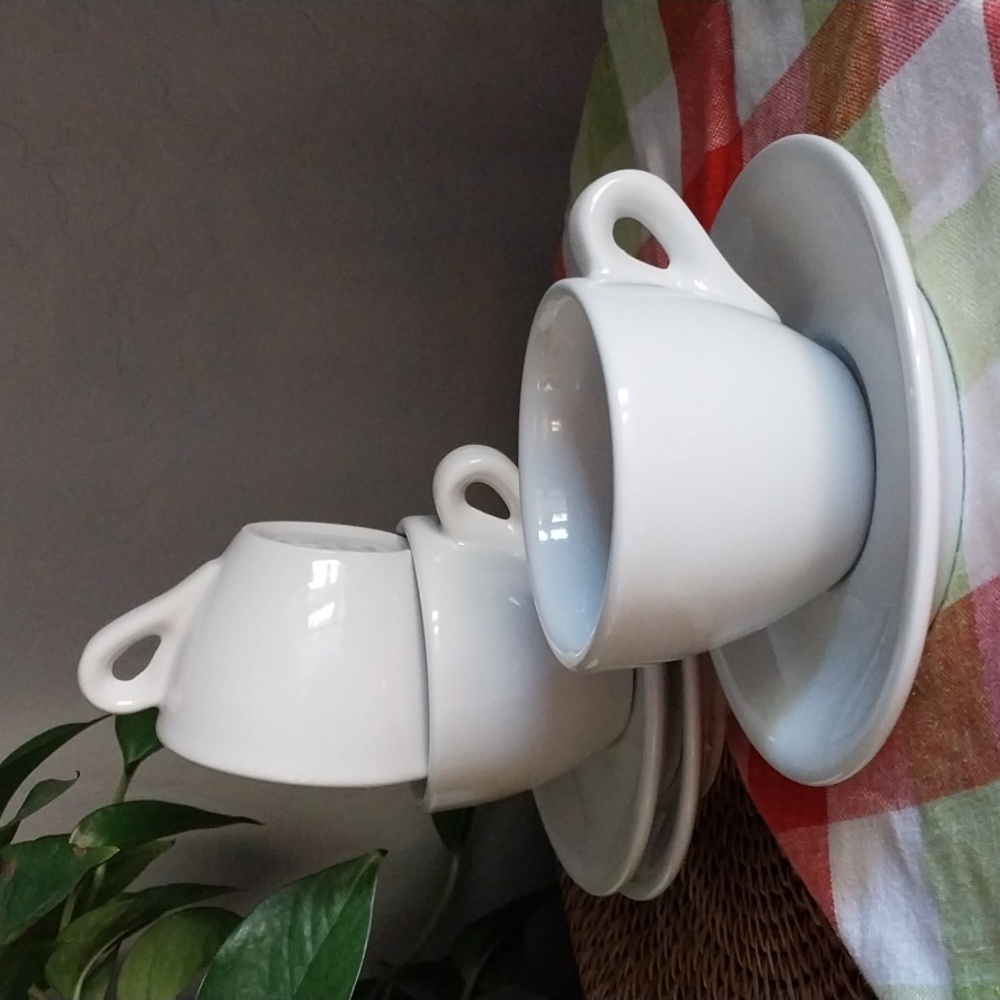 Nuova Point Porcelain White Cafe Espresso Coffee 1 Cup 1 Saucer